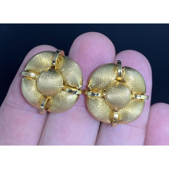 Pat. Pend. Elegant Two Tone Gold Tone Metal Clip On Earrings Vintage - Picture 5 of 7